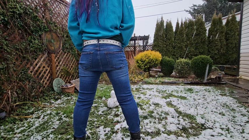 amateur ass nerd outdoor pee peeing piss pissing watersports amateur-girls clip