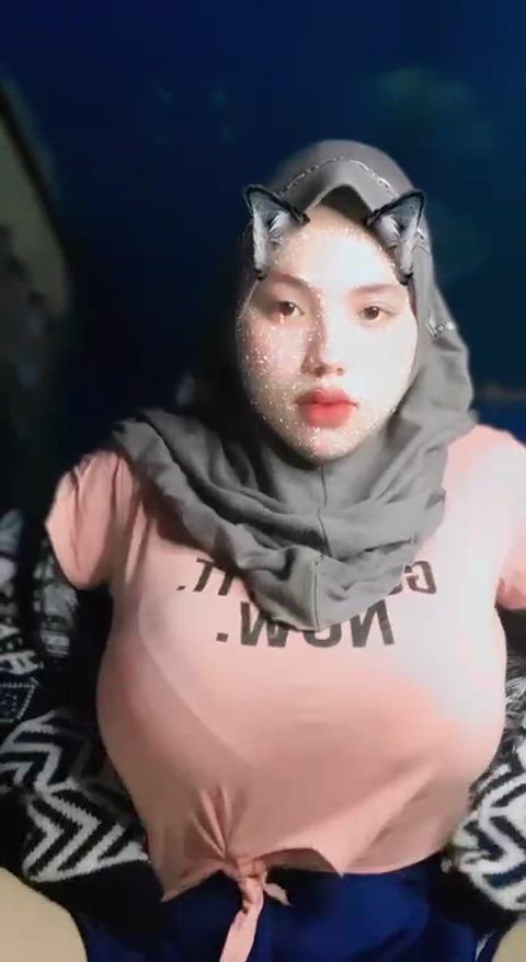 big tits hijab solo clip