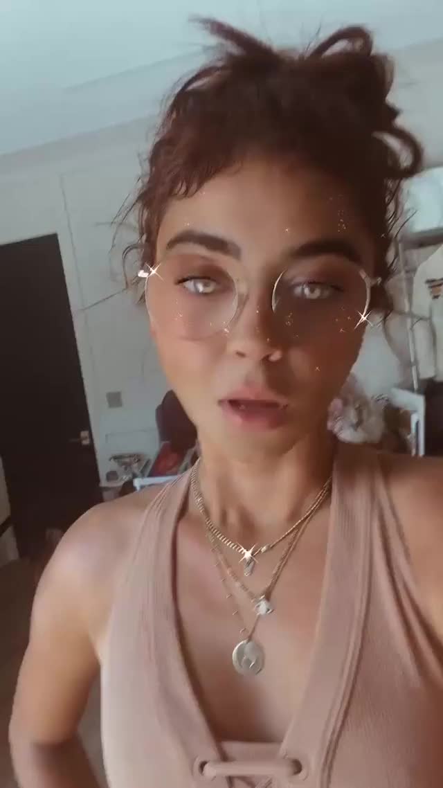 Sarah Hyland clip