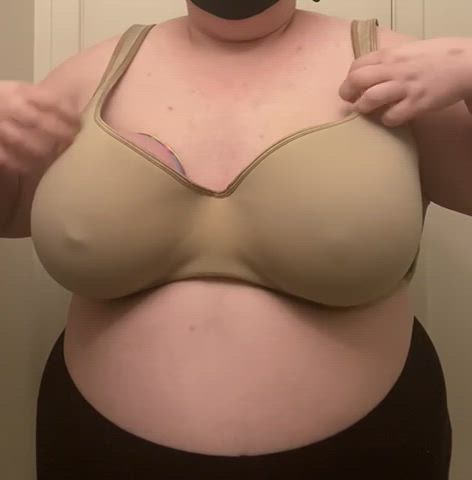 I bound my tits with elastic bands for 35 minutes, here me taking them off!