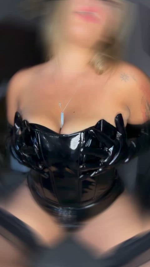 goddess latex latex gloves mistress onlyfans glove-fetish shiny-clothes clip