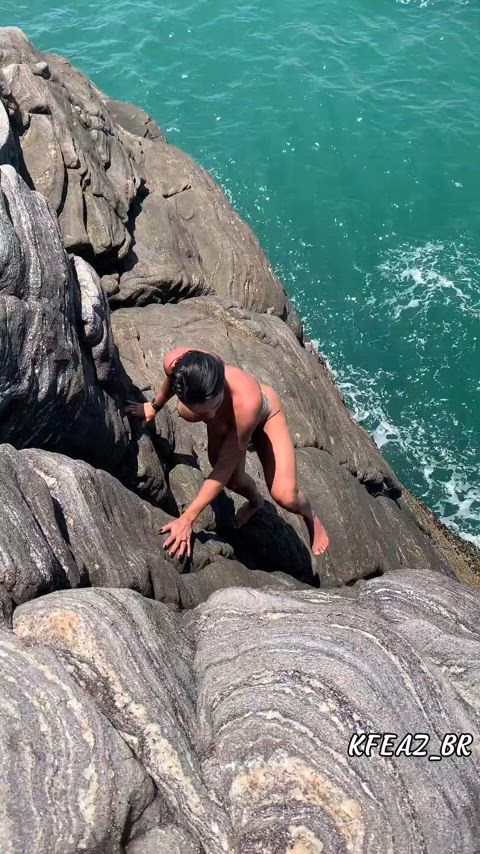 Climbing on a hot day, better to do it naked