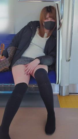 Exhibitionism Flashing Thighs clip