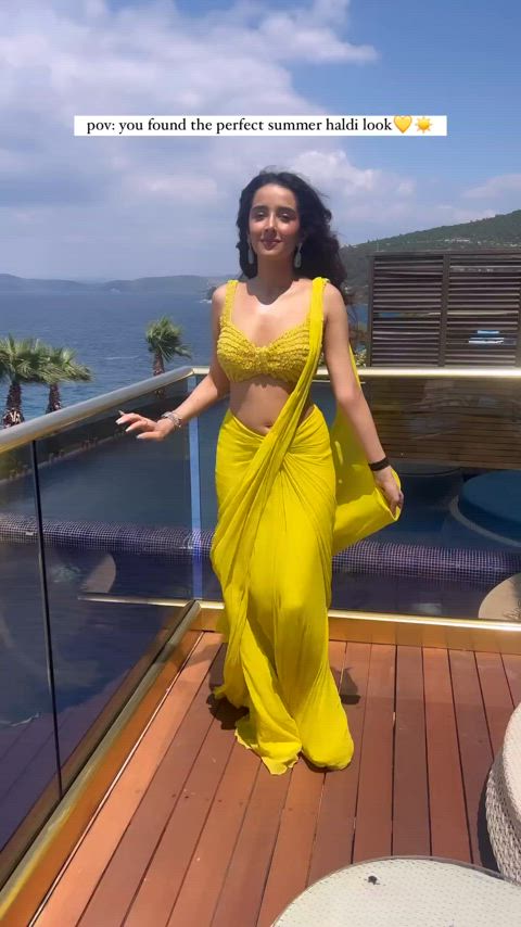 Ahana Raheja navel in yellow saree