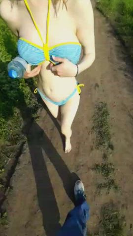 Who else likes long walks to the beach and some titty flash?