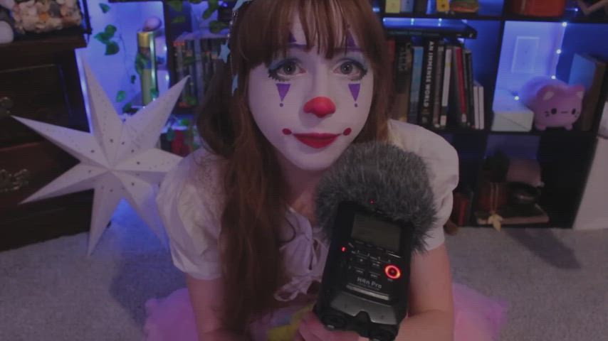 asmr clown clown girl cosplay costume cute redhead solo tease amateur-girls girls-with-glasses