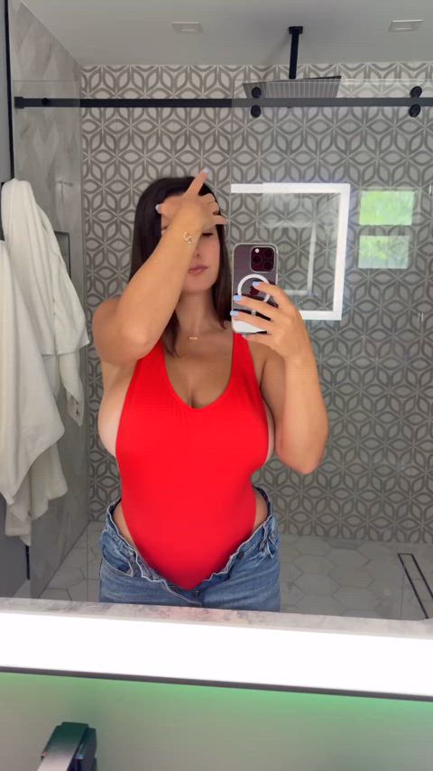 amateur babe bathroom big tits boobs brunette hottie onlyfans tease thick amateur-girls