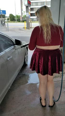 Exposing my ass at the car wash on a busy street