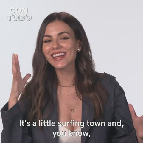 Cleavage Natural Tits Victoria Justice clip