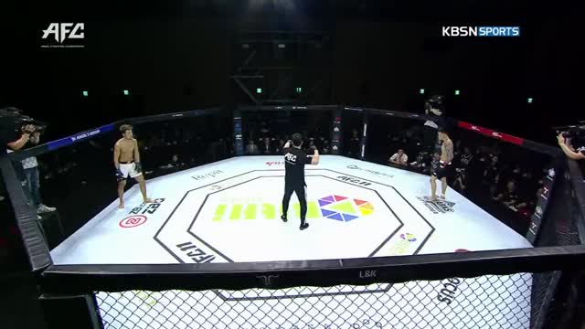 AFC11 - Park Sang-hyun KO's Jang Hyun-jin