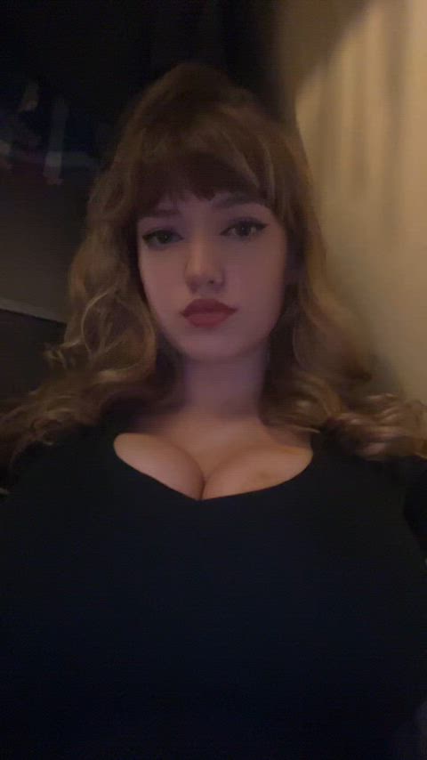 bangs big tits boobs cleavage huge tits natural tits stacked t-shirt tiktok tits