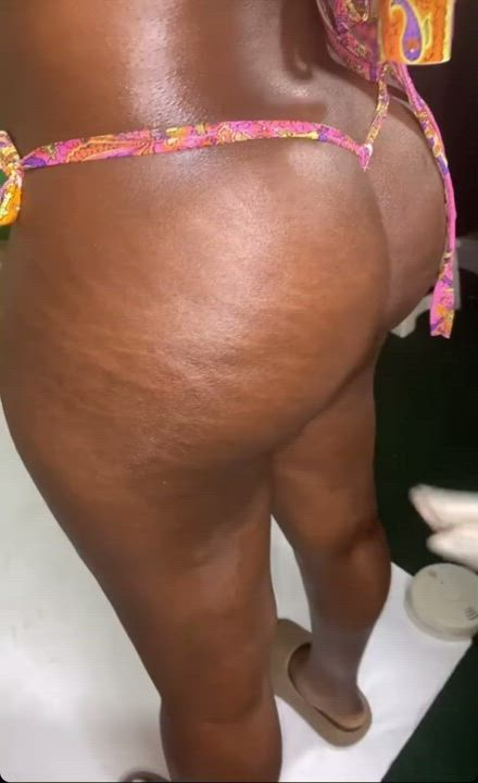 My thick ass friend oiling up for a photo shoot