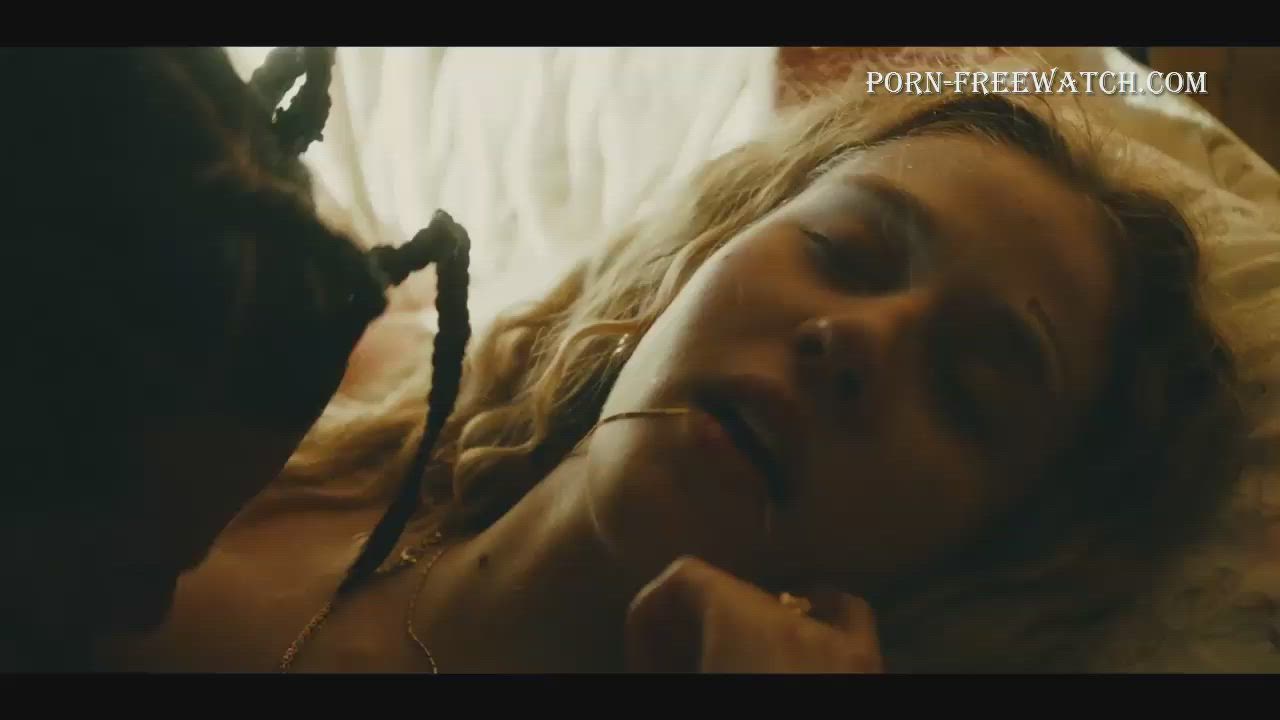 Marie Reuther Sex Scene "Kamikaze" S1Ep6 2021 / Marie Reuther Nøgen Bryster