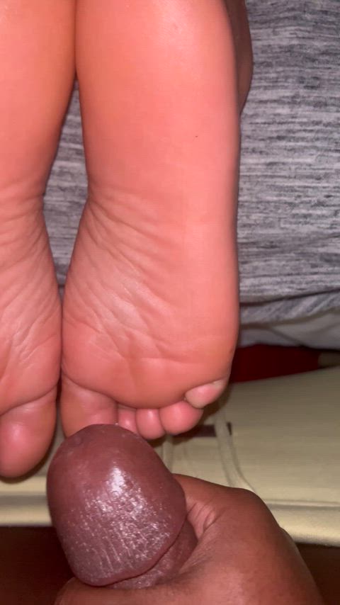 cumshot cum feet fetish soles toes huge load cum on feet dirty feet real-couples