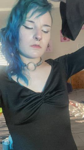 Do you like goth girls with small tits?