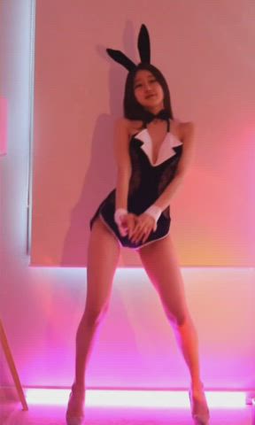 asian ass babe bunny cosplay dancing korean solo striptease tight ass clip