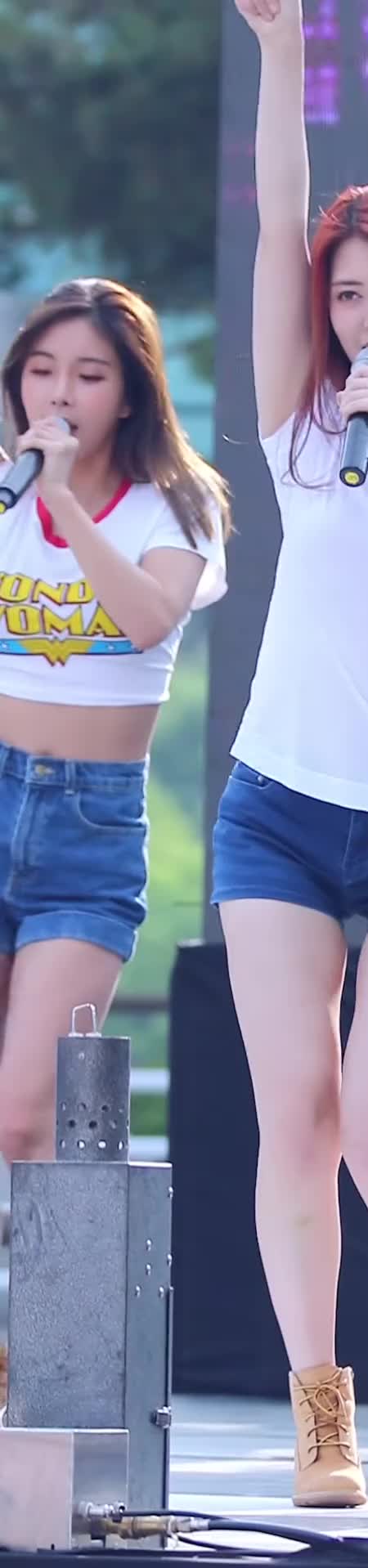 160521 Hyunyoung midriff (Mach) 3