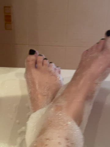 bathtub feet feet fetish nails teen toes clip