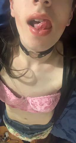 19 kik lilcaseyy03 please let me worship your cock daddy