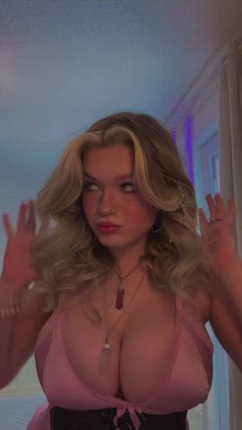 18 Years Old Big Tits Blonde TikTok clip