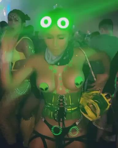 alien party twerking clip