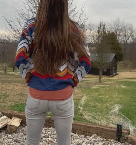 amateur brunette outdoor pee peeing piss pissing clip