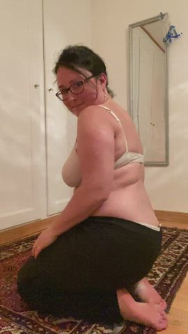 You would cum seeing this ass jiggle on you