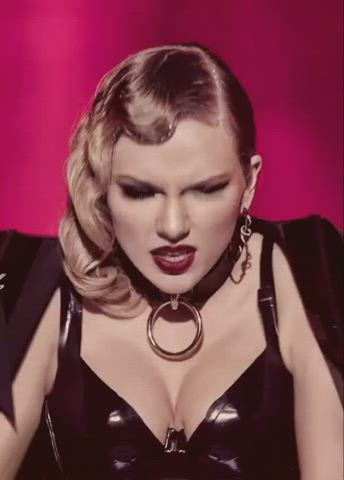 cleavage interpolated slow motion taylor swift clip