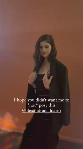 Alexandra Daddario Dancing Natural Tits clip