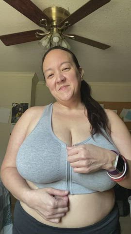 Amateur Asian Chubby Huge Tits MILF Mom Natural Tits Slow Motion Titty Drop clip