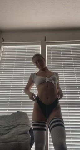 ass bikini blonde dancing shaking tiktok clip