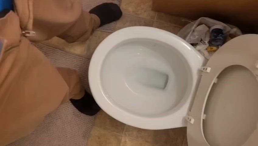 male pissing solo clip