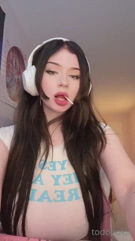 big tits gamer girl jiggling clip