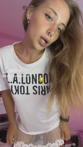 flashing pussy tiktok clip