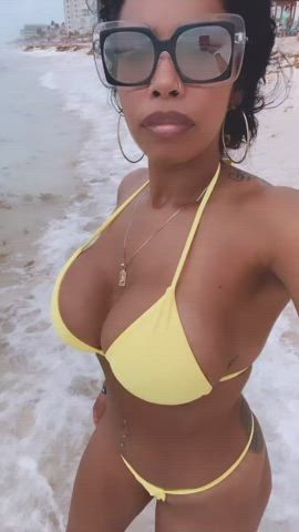 🇨🇺 Sexy Latina at the Beach 🏖