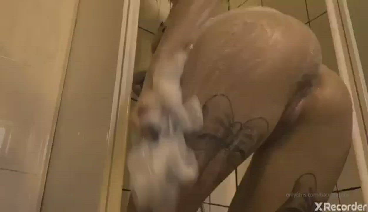 Booty Shaved Pussy Shower clip