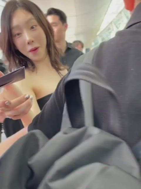 celebrity cleavage korean clip