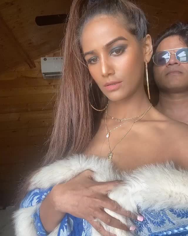 Humping Poonam Pandey  from behind on instagram live