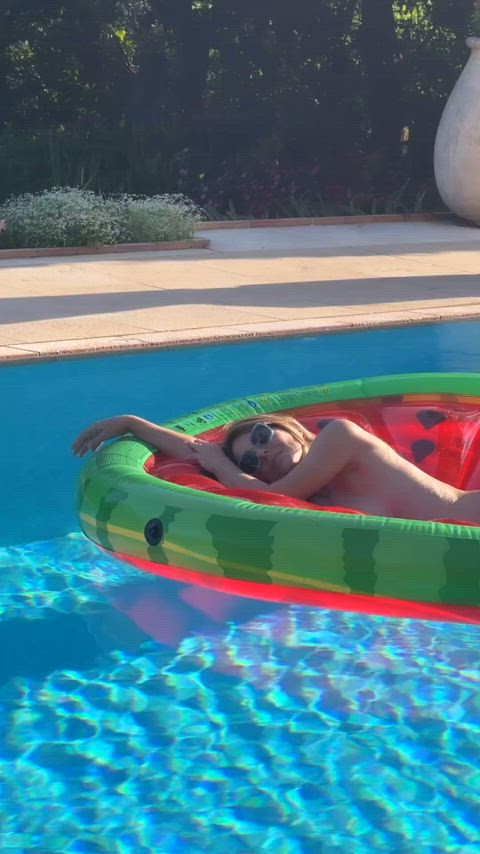 Elizabeth hurley on a float naked