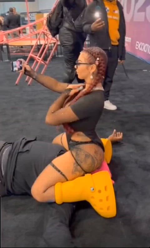 ass convention face sitting face smothering twerking clip