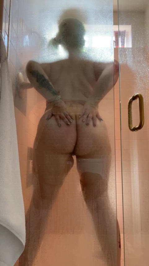 ass bbw big ass chubby shower soapy thick wet curvy-chicks cute-little-butts girls-showering