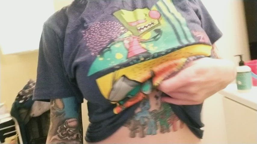 Amateur Huge Tits Tattoo Titty Drop clip