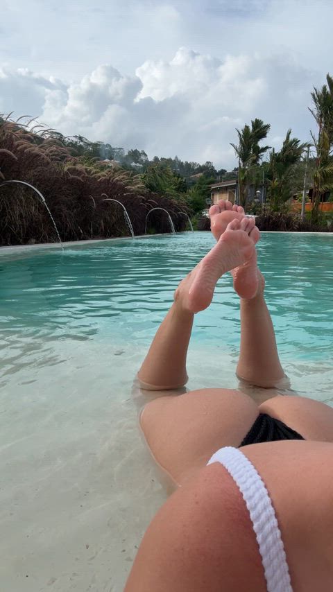 ass cute pool public soles swimming pool toes amateur-girls clip