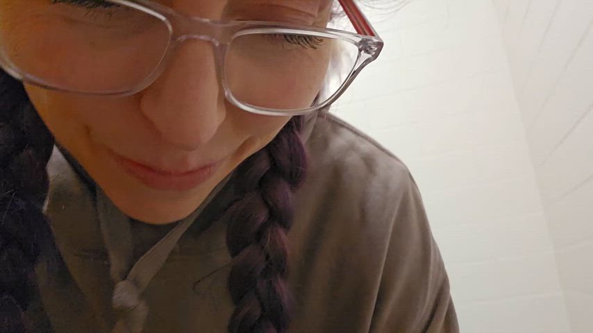 amateur bathroom manyvids nerd pov pee peeing piss pissing toilet amateur-girls clip