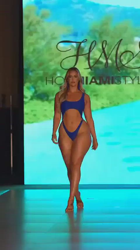 ass pawg slimthick thick thick thighs thighs walking clip