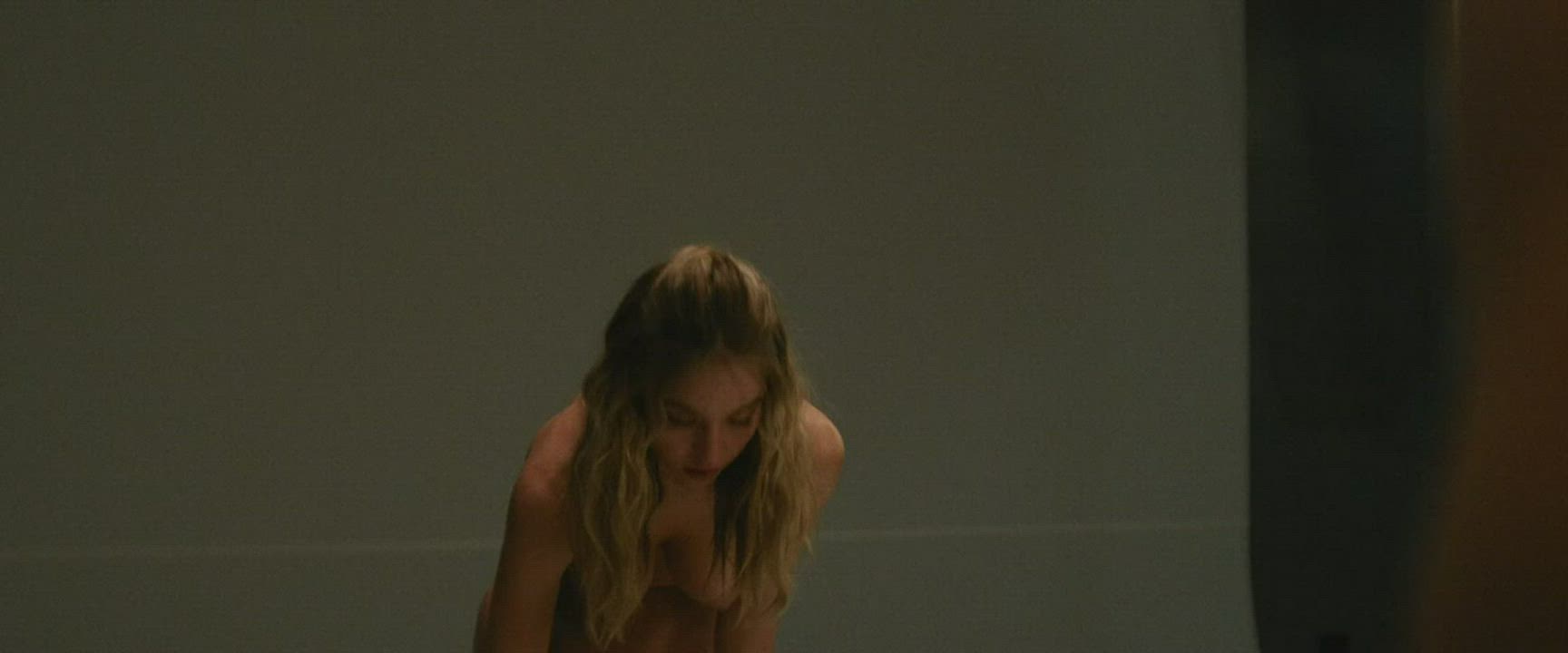 Big Tits Blonde Sydney Sweeney clip