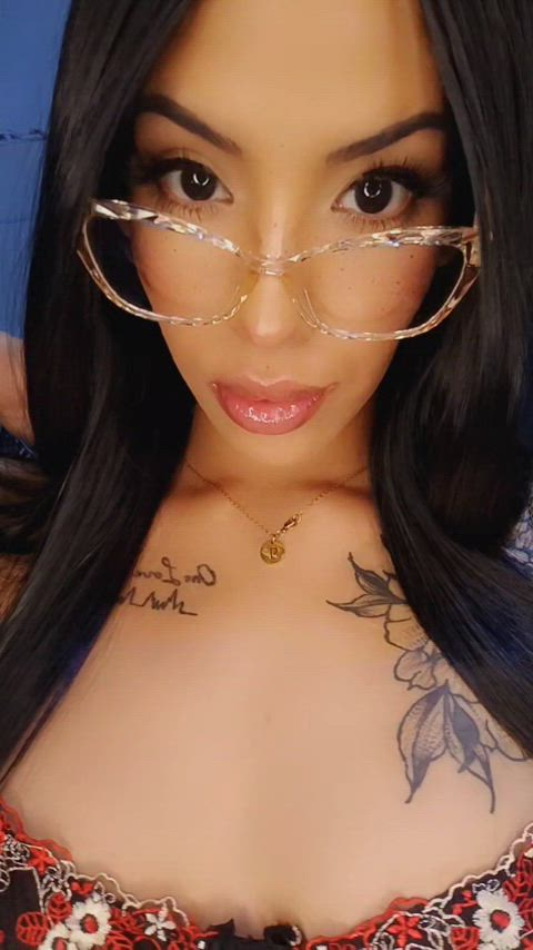 boobs lips onlyfans curvy-chicks clip