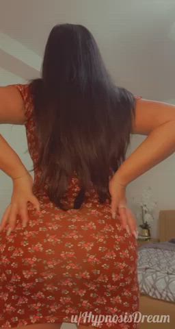 Hope you like Asian milf with big butt. 😘
