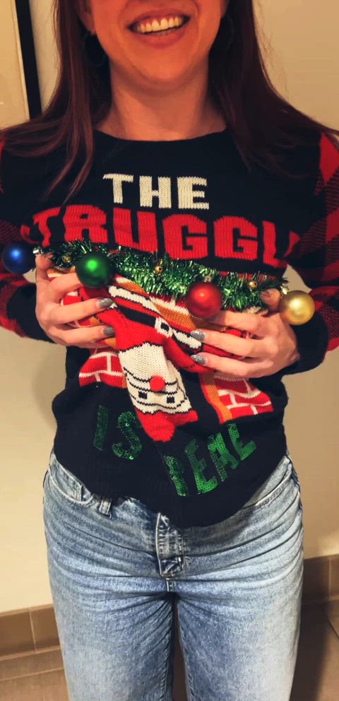 A surprise under the ugly sweater (drop)