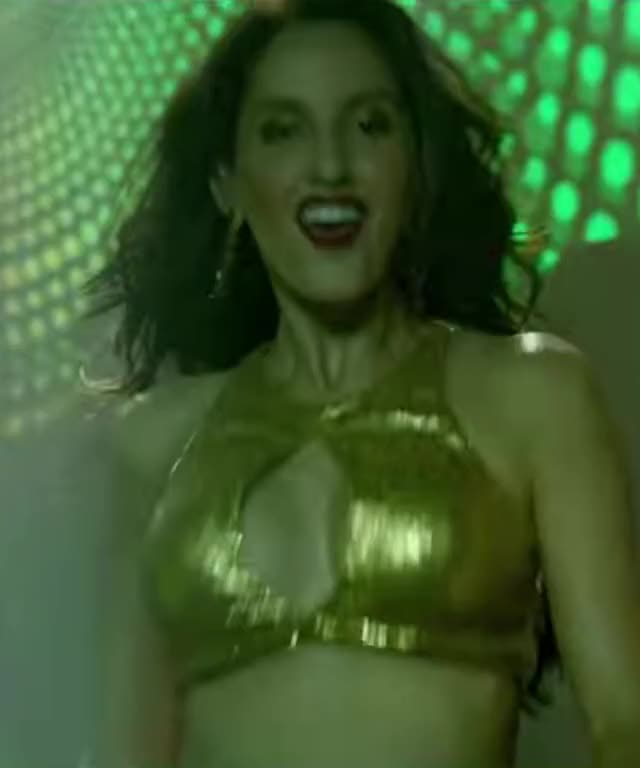 Nora Fatehi boob shake